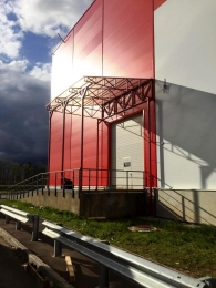 Навесы в распределительном центре торговой сети магазинов