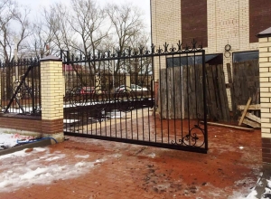 НОВЫЕ ОТКАТНЫЕ ВОРОТА С ЭЛЕМЕНТАМИ КОВКИ