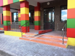 ПЕРИЛА ИЗ НЕРЖАВЕЮЩЕЙ СТАЛИ ДЛЯ КРЫЛЬЦА И ПАНДУСА.