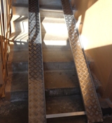 Пандус алюминиевый откидной на лестницу (артикул-ПА01)