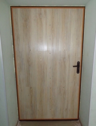 Дверь металлическая, сторона с ламинатом 