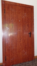 Дверь металлическая с МДФ-панелью и ламинатом