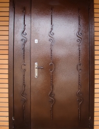 Дверь входная с кованными элеменами