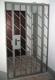 Дверь решетка тамбурная усиленная из металла