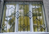 Решетка на окно с малым кованым декором (артикул-РК01)