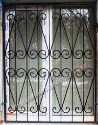 Решетка оконная с крупным кованым узором (артикул-РК07)