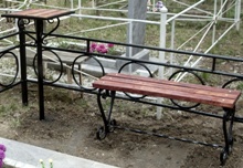 Кованая скамейка и столик на кладбище (артикул - МРК21)