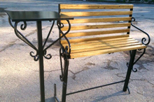 Скамейка со спинкой и столик на кладбище (кованые (артикул - МРК22)