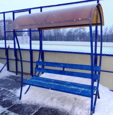 Садовая мебель и клумбы
